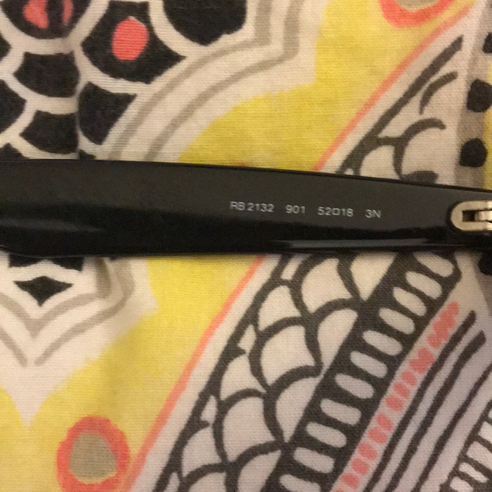 New Ray-Ban Sunglasses (Case Included) - Picture 4 of 5